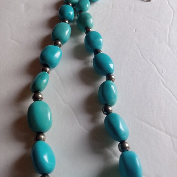 Genuine Vintage Native American Tumbled Turquoise and Silver Bead Necklace - Picture 4 of 9